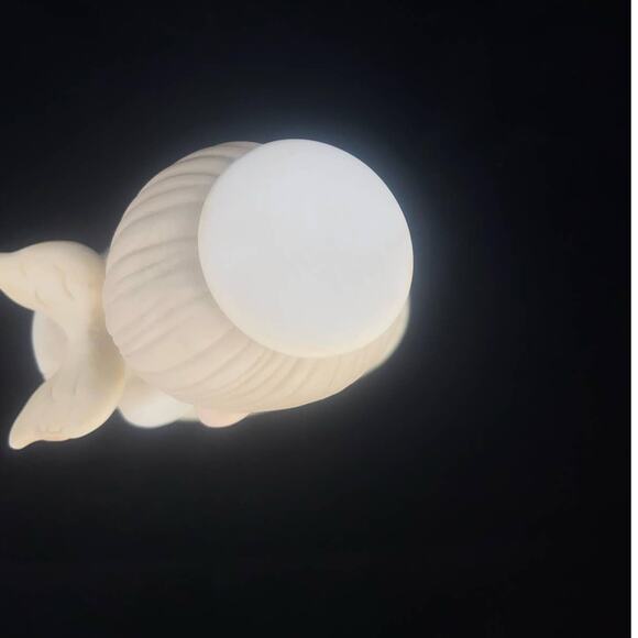 Precious Moments Collector's Club 1983 "God's Ray Of Mercy" Figurine - Picture 5 of 7